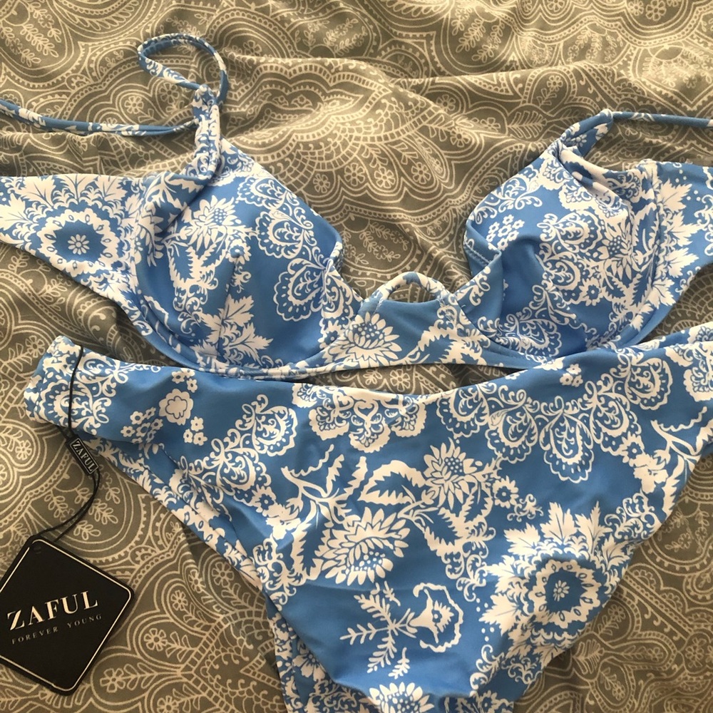 ZAFUL blue and white patterned underwire bikini